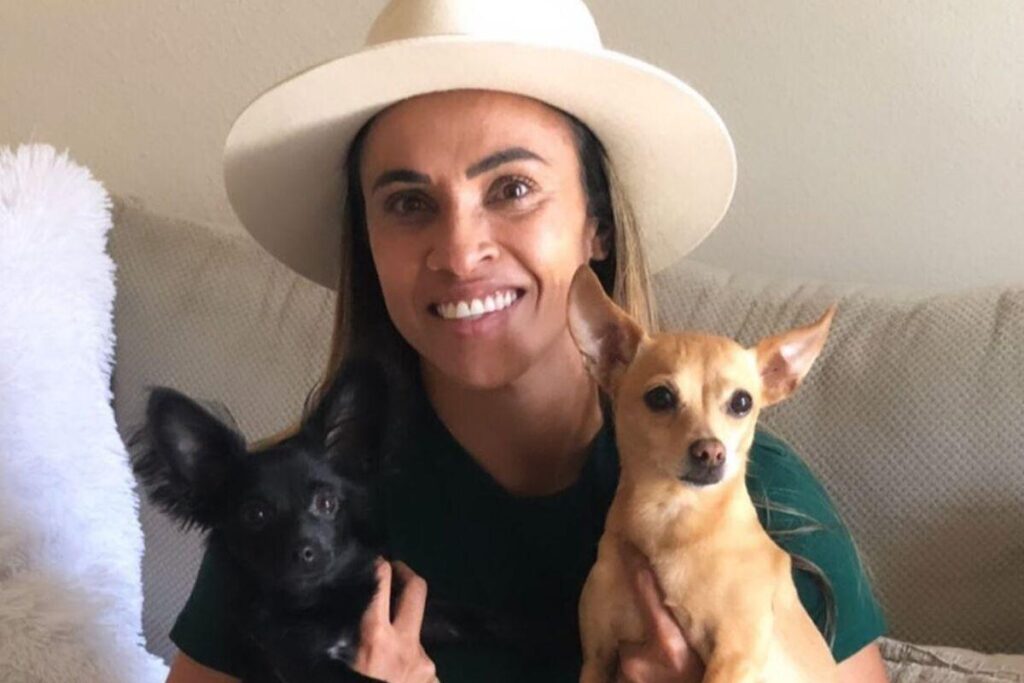 Marta abre abrigo para cachorros desabrigados