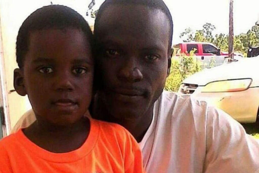 Pai salva filho de tubarões mas outra tragédia acontece