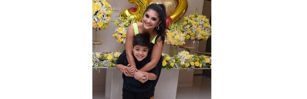 Mileide Mihaile mostra momento de lazer com o filho