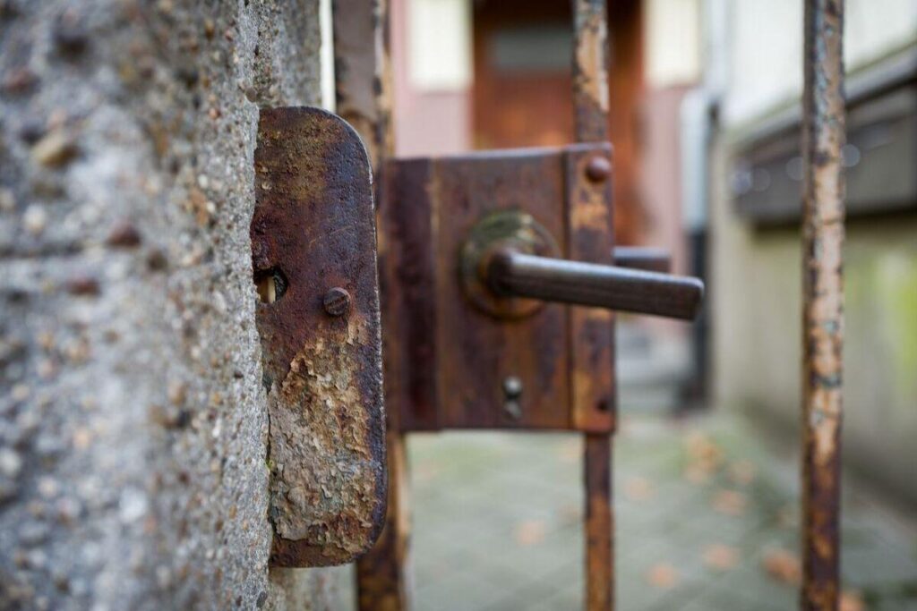 A polícia chegou ao local por uma denúncia de cárcere privado