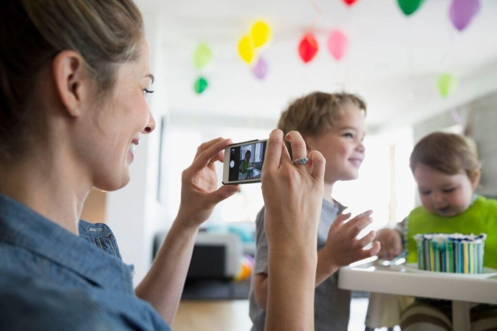 As mulheres podem ter até 1.000 fotos a mais