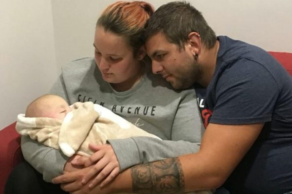 Toby faleceu enquanto dormia e os médicos deram a sugestão do berço para os pais