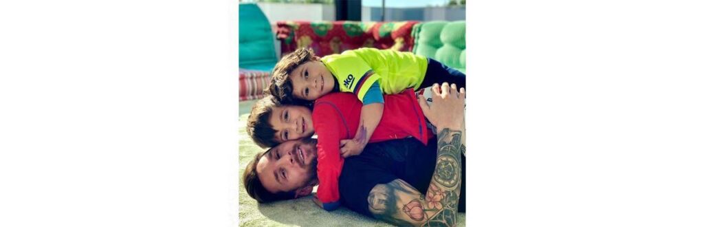 Na foto, Antonela, Tiago, Mateo e Messi