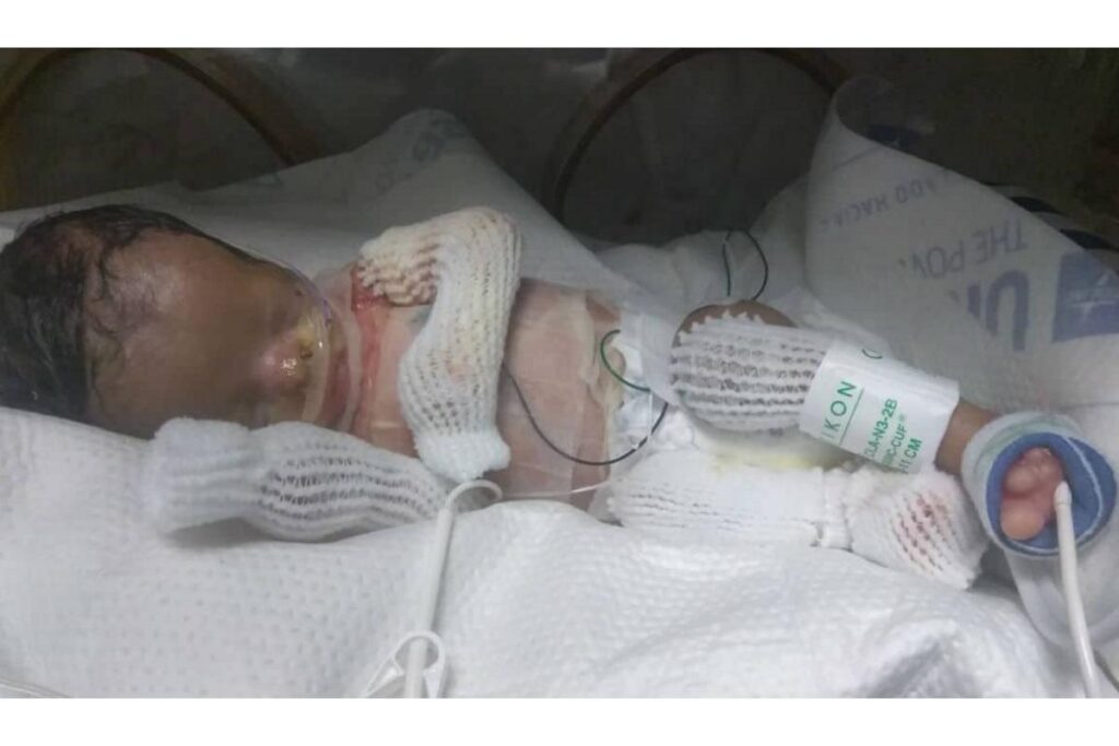 O menino com sua mãe