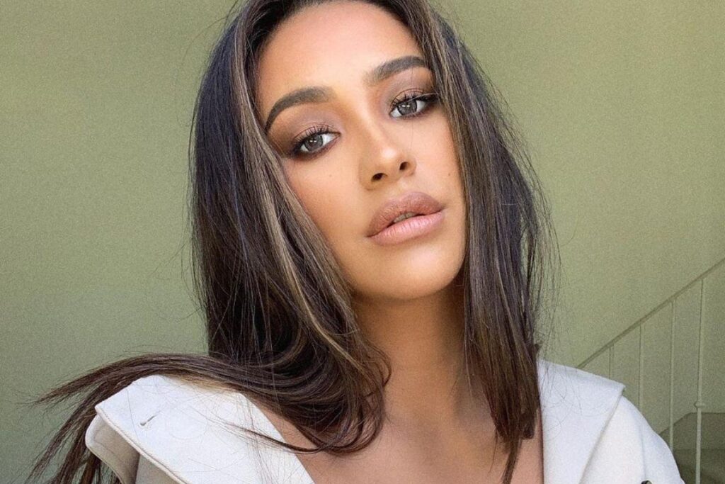 Ela anunciou o nascimento da criança pelo Instagram