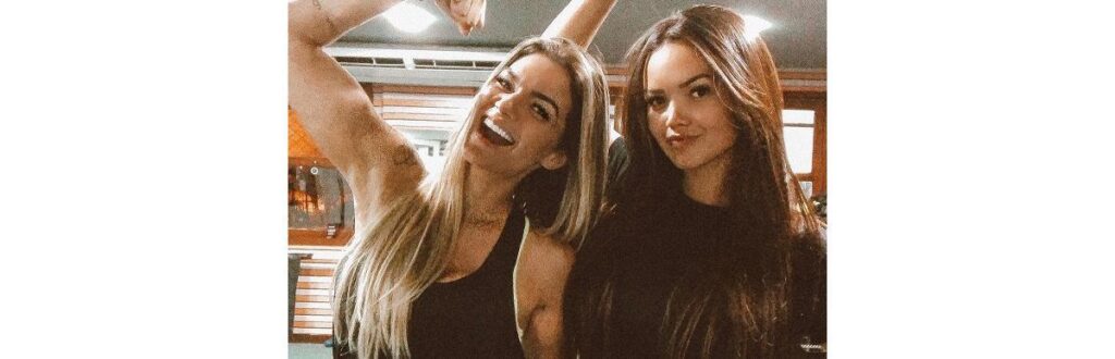 Kelly Key posa ao lado de Suzanna Freitas em seu aniversário