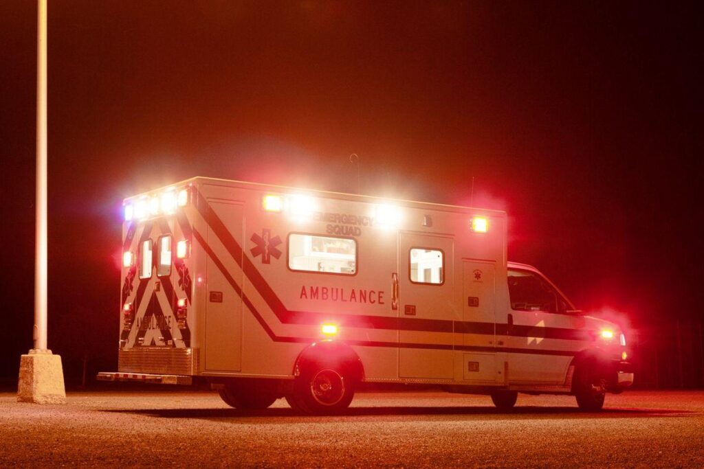 Ele teve queimaduras na mão e na boca