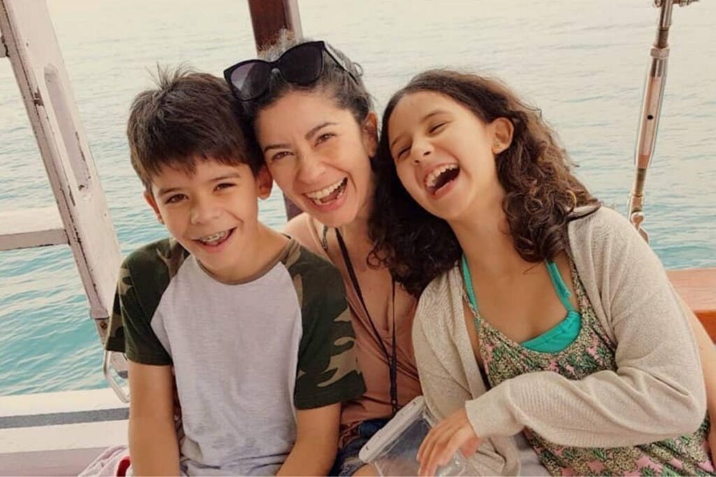 Capa do livro “Alinhavos”