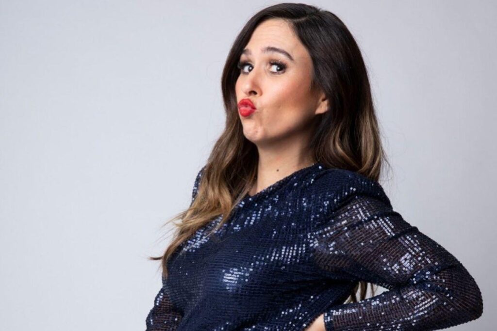 Ela contou associou o nome da filha com uma boneca vestida de idosa