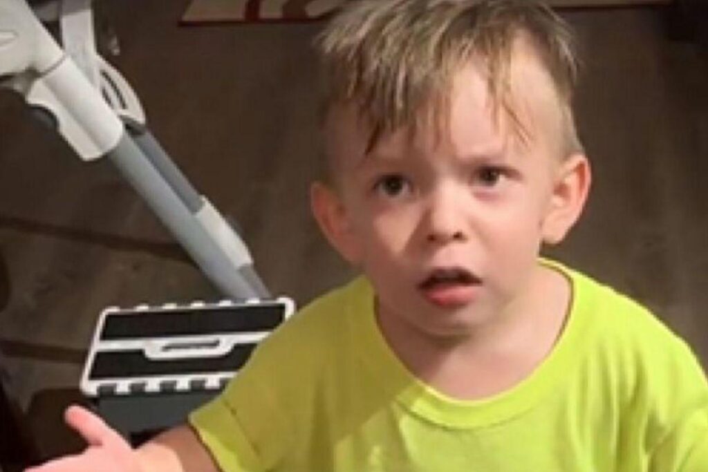 Alexander ficou chateado quando a mãe saiu para trabalhar sem se despedir