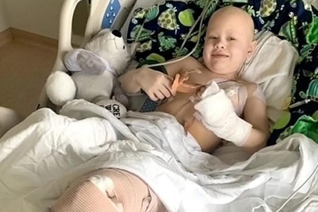 O menino depois da operação