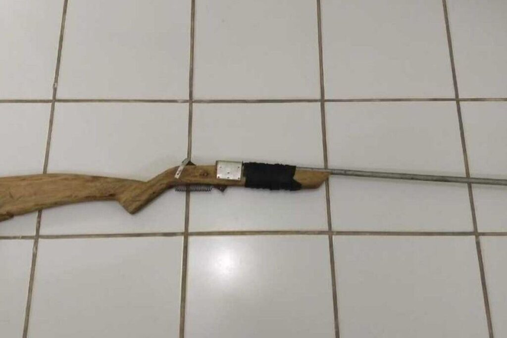 O menino ainda está internado