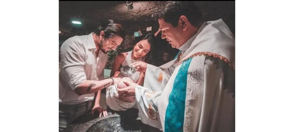 Luan Santana batiza afilhada