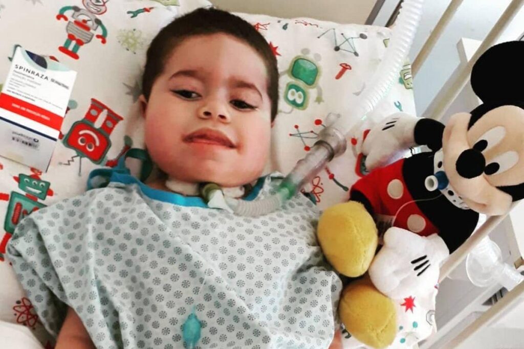 João recebeu a primeira dose do medicamento em agosto