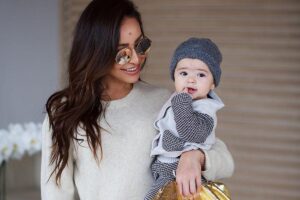 Sabrina Sato e Zoe estavam se fantasiando para o dia das bruxas