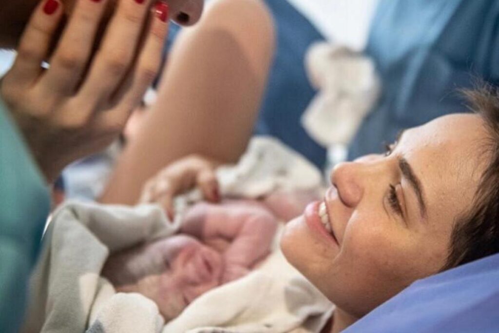 humorista Eduardo Sterblitch será o padrinho do menino.