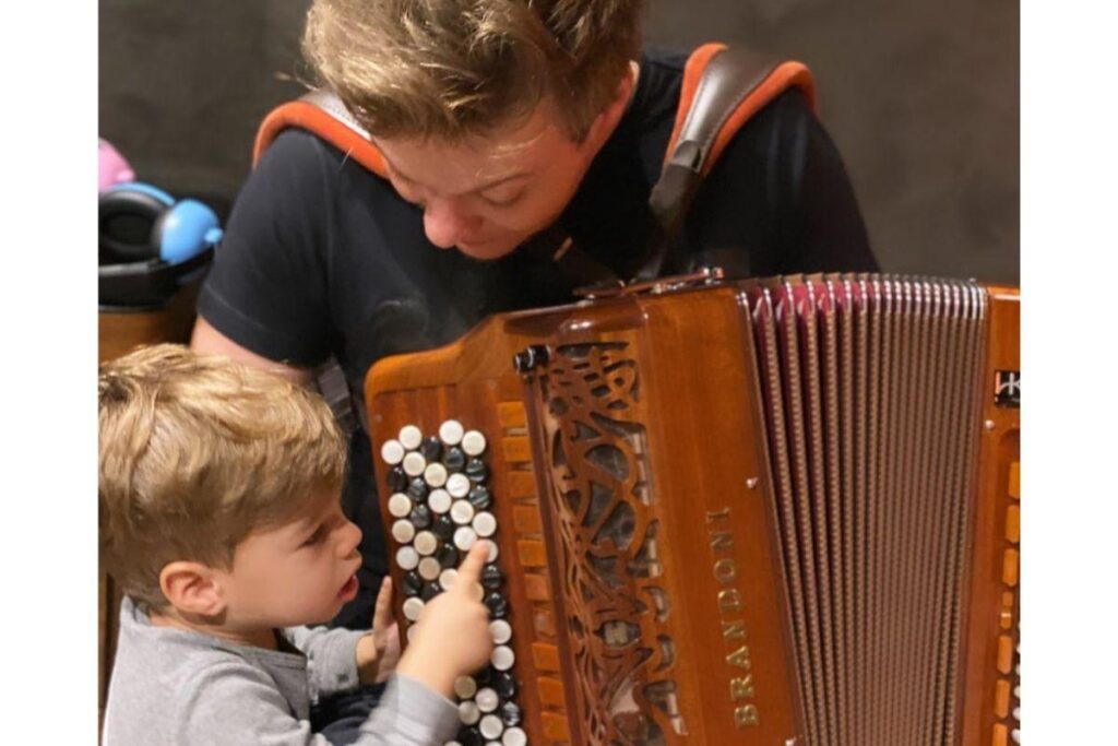 Michel Teló e Thais Fersoza são pais de Melinda e Teodoro
