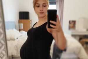 Essa foto da família completa foi tirada alguns minutos após o parto