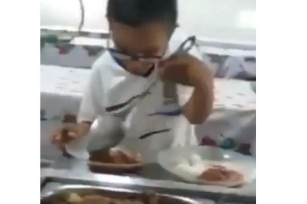 Vitor ajuda Pâmela na hora do almoço