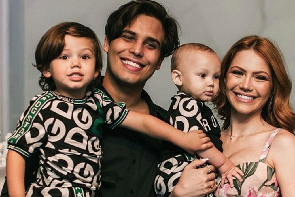 José tem 3 anos e João, 1 ano