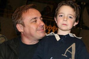 João Liberato comemorando a estreia do pai na rede Record antes da morte de Gugu