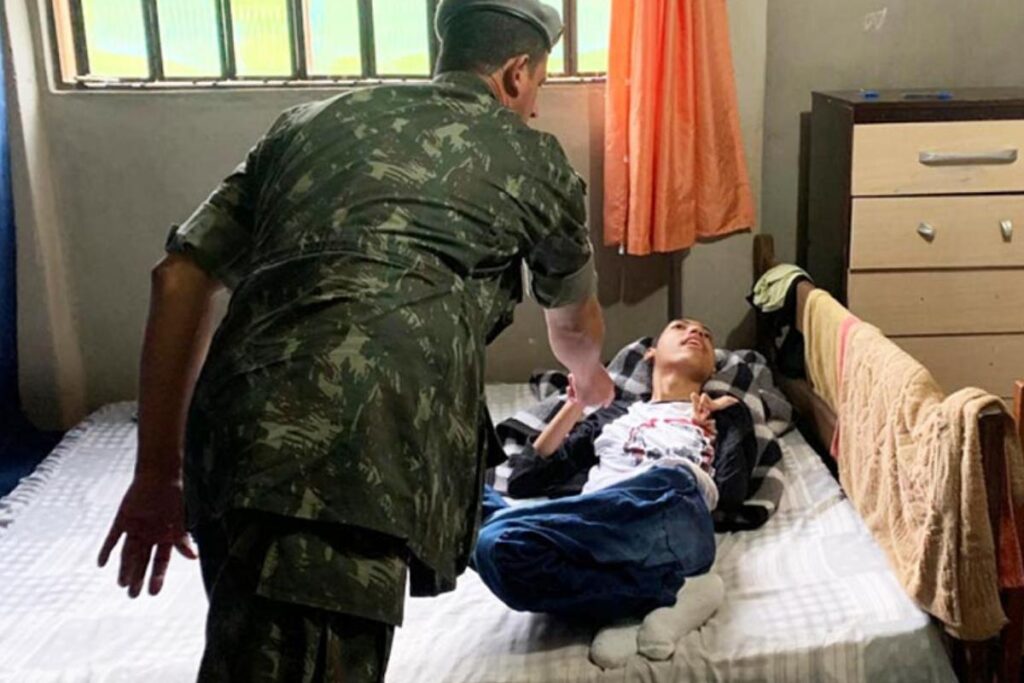 Os militares ficaram sabendo do caso por meio do projeto Mãos amigas e ajudaram a arrecadar o dinheiro