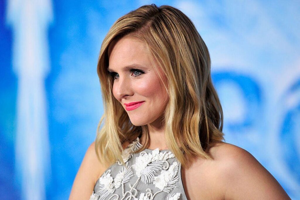 Kristen Bell e Idina Menzel, atriz que dupla Elsa, em Frozen