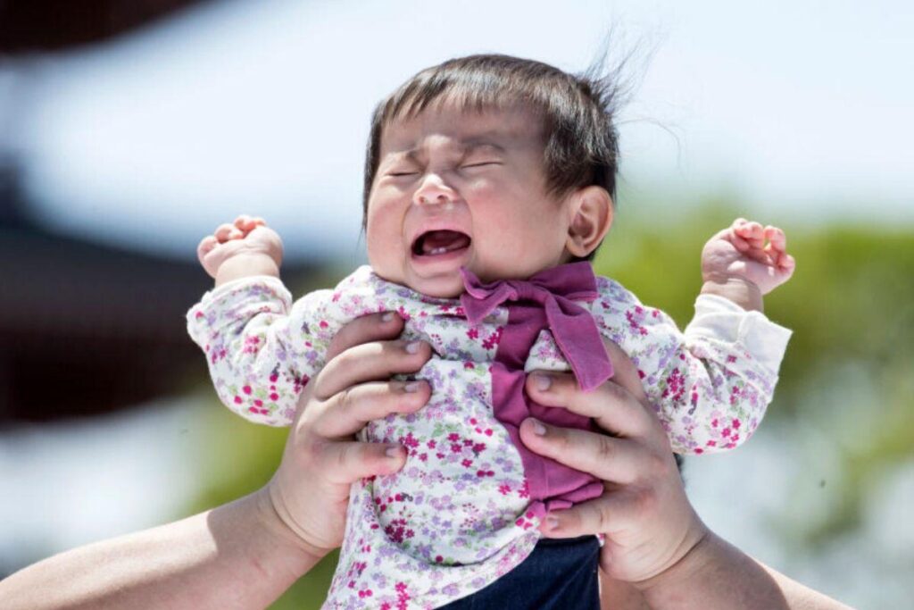 Os bebês conseguem ouvir as vozes dos pais dentro do útero e reagir as intonações