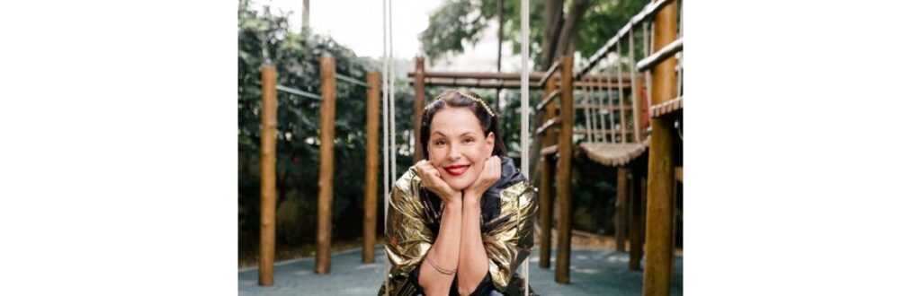 Carolina Ferraz tem duas filhas