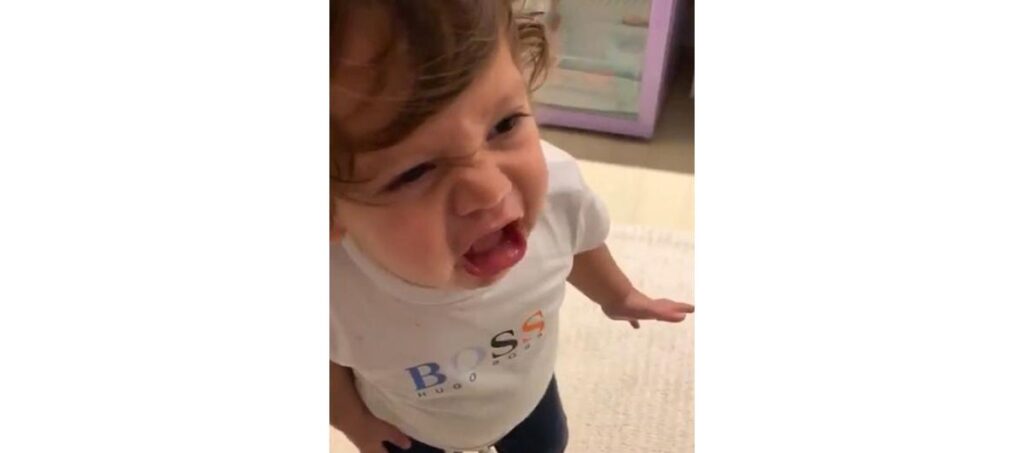 A careta instantânea do caçula divertiu a internet