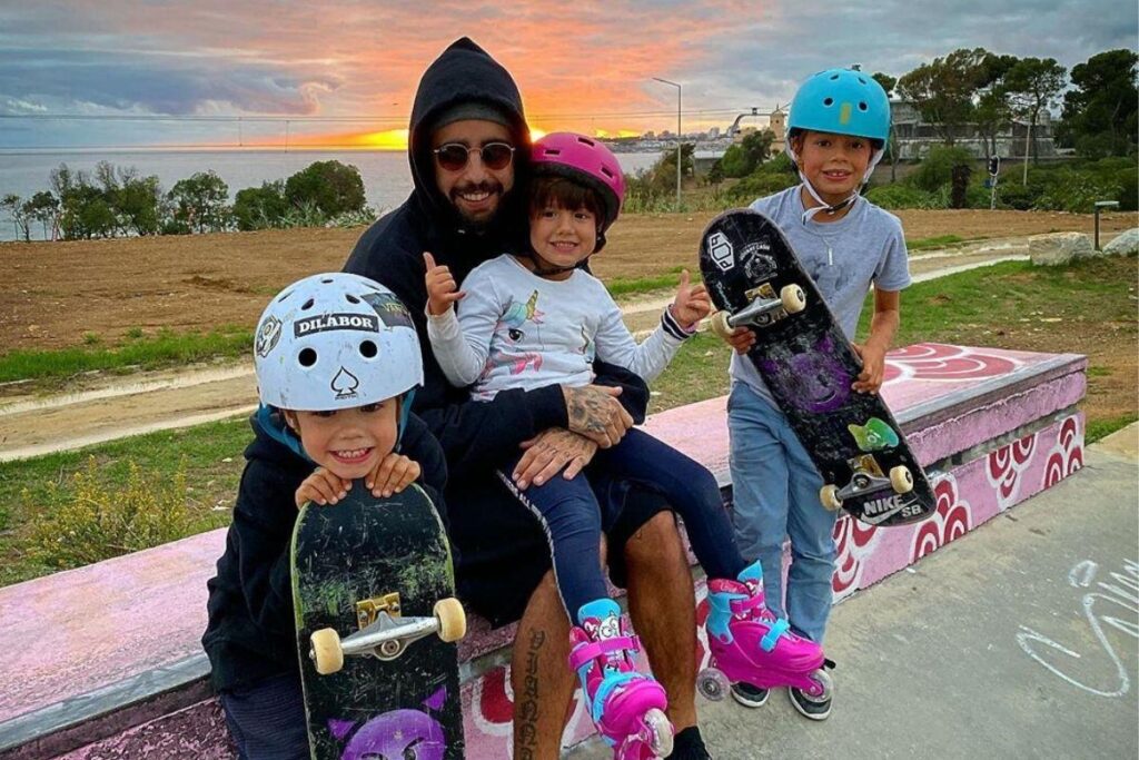 Pedro Scooby sempre posta os momentos ao lado dos filhos