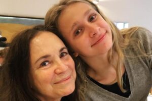 Regina Duarte e a neta, Manuela