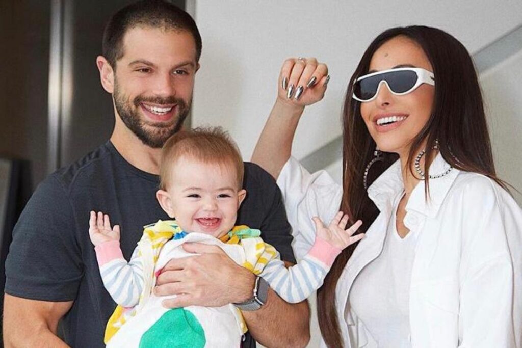 A apresentadora que sempre mantem os fãs atualizados sobre a rotina com a menina.