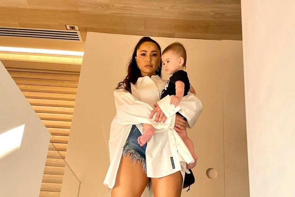 Sabrina Sato usou Zoe como peso de academia