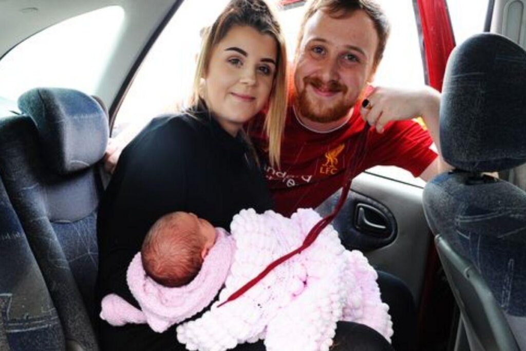 Na hora do parto, Hollie estava com o namorado e a mãe