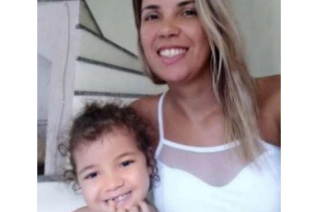 Bruna com a família e a filha Letícia,de 3 anos