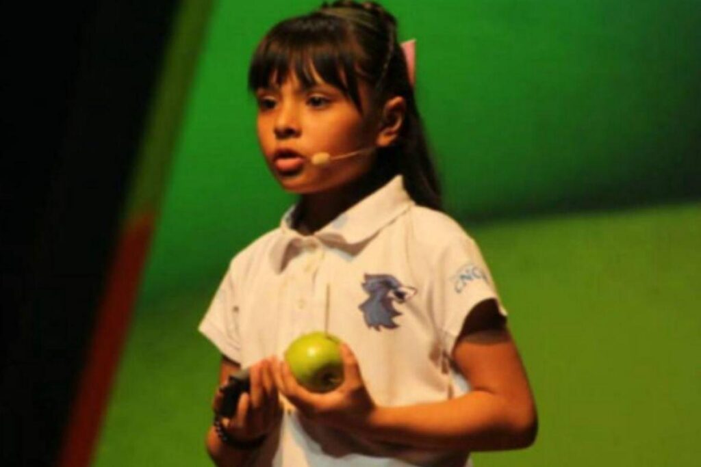 Adhara Pérez foi diagnosticada com autismo aos 3 anos