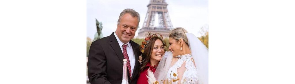Suzana Vieira com o filho Rodrigo e a nora Ketryn durante a cerimônia de casamento dos dois