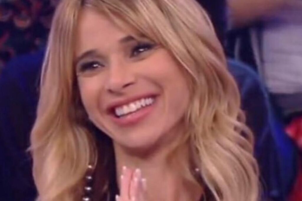 Dany usou vestido longo e preto durante o evento