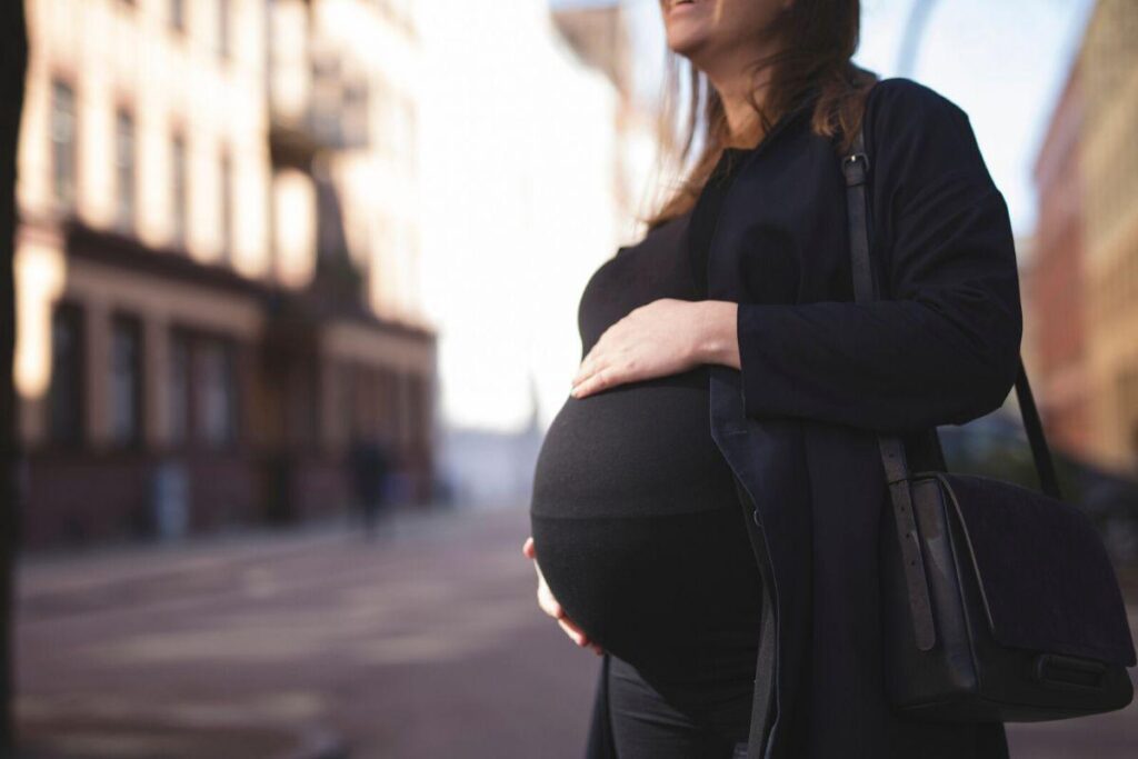 O número de mulheres grávidas abaixo dos 30 anos diminuiu