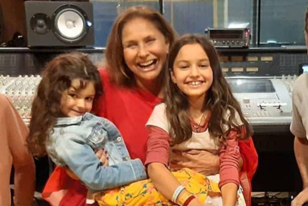 Laura é a filha mais velha de Mari Belém, filha de Fafá de Belém