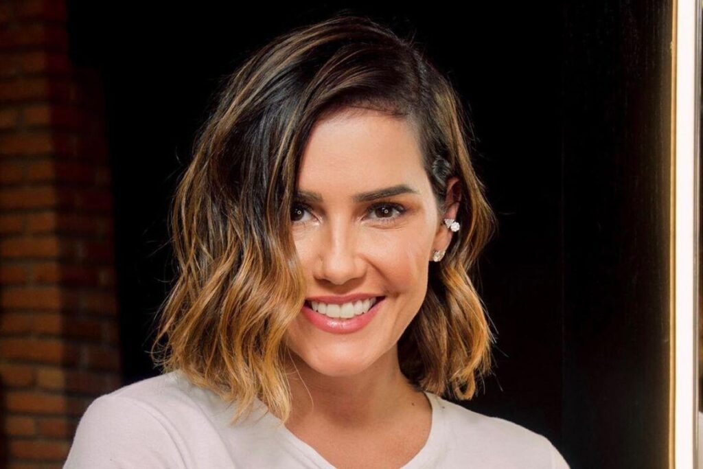 Deborah Secco já é mãe de Maria Flor e ela confessou que fez plásticas depois do nascimento da menina