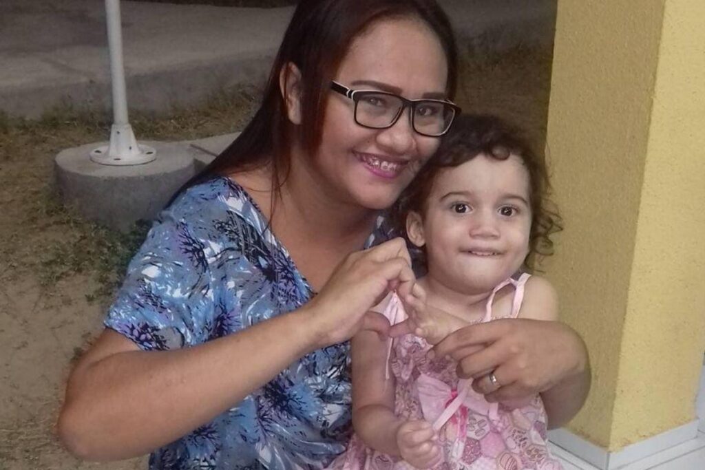 Yasmin tem cinco anos