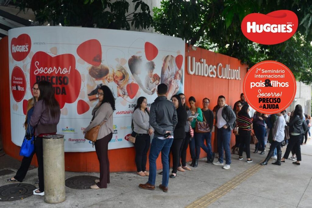 Logo na entrada, os convidados foram recepcionados com uma sacola de brindes