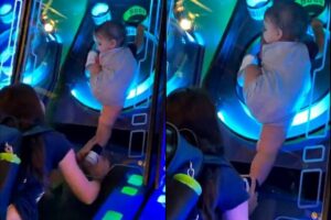 O menino Noah ficou preso no brinquedo