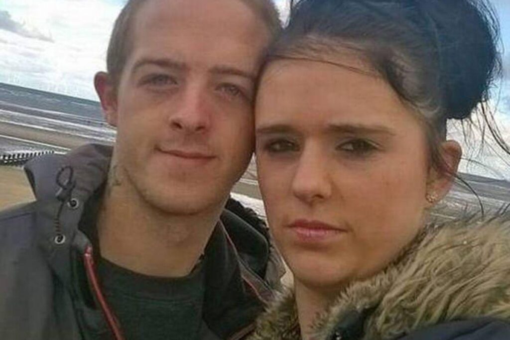 Estes são Ryan Rodgers e Jenny Grimes