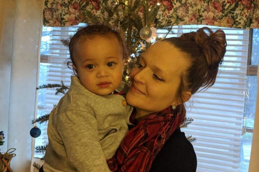 Ashley e o filho de 9 meses de idade