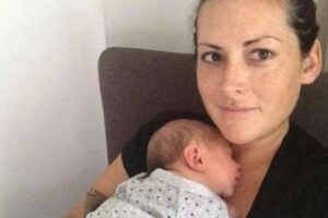 Na foto, Bek, o marido e o filho