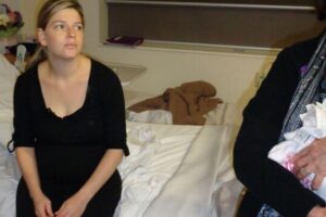 Katie disse o quão desconfortável se sentiu sempre que o quarto estava cheio