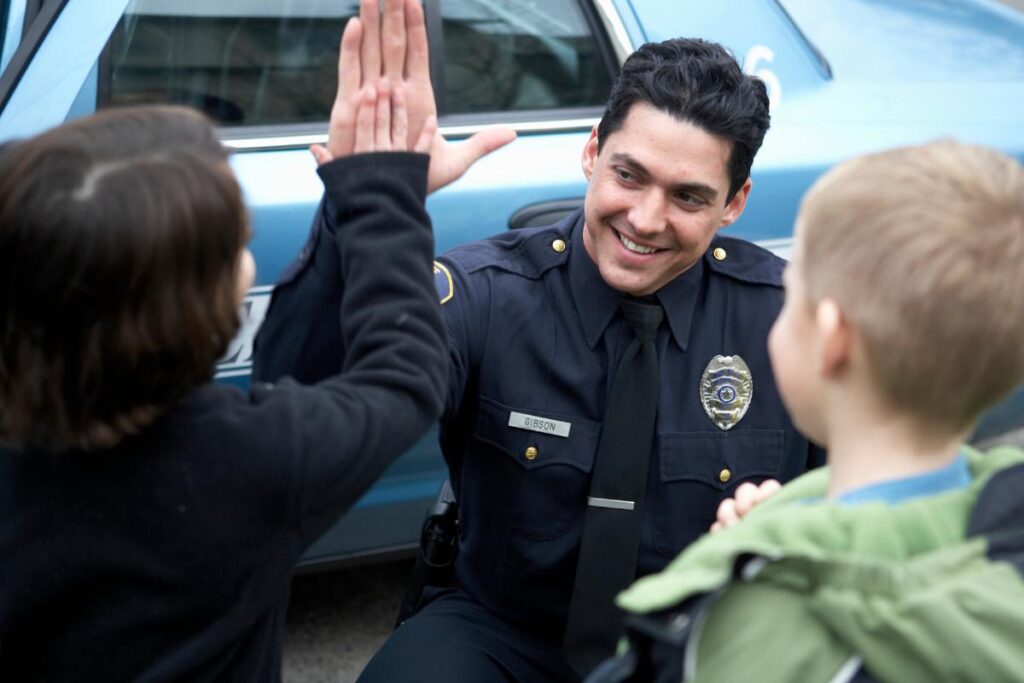Venezuelano vende bolos para sustentar filhas